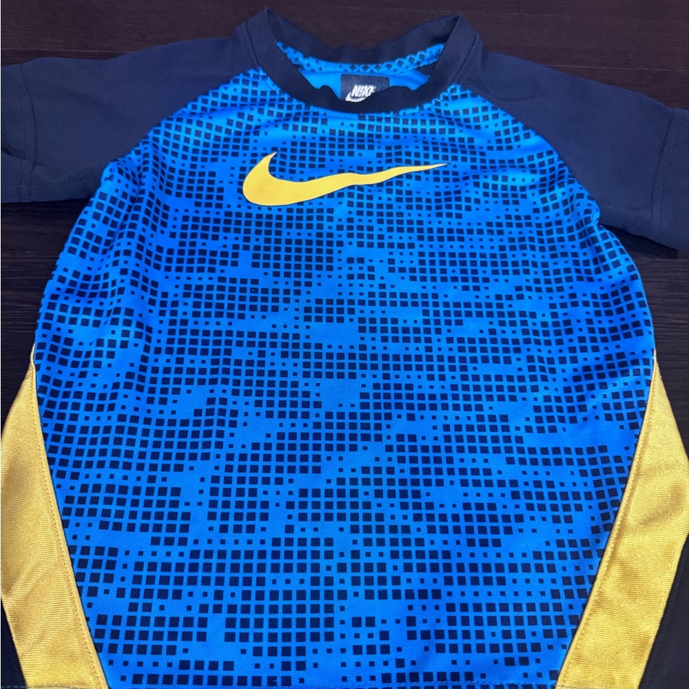 Boys Athletic Shirt Lot - Includes 6 total Size 5-5/6 - Picture 3 of 10
